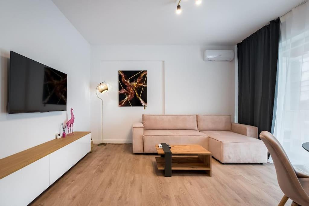 The Pinky Promise Loft Pipera *
