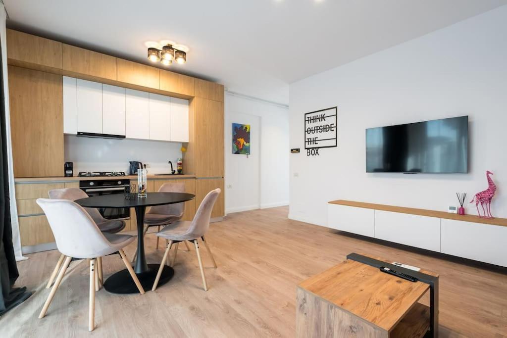 The Pinky Promise Loft Pipera Apartment *