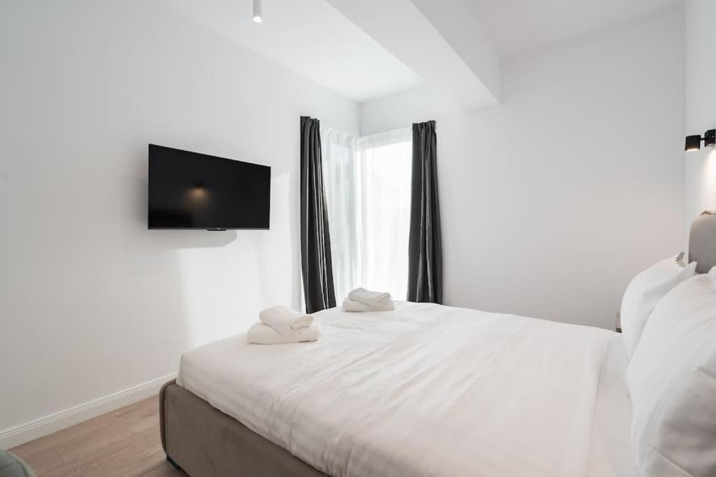 The Pinky Promise Loft Pipera Apartment