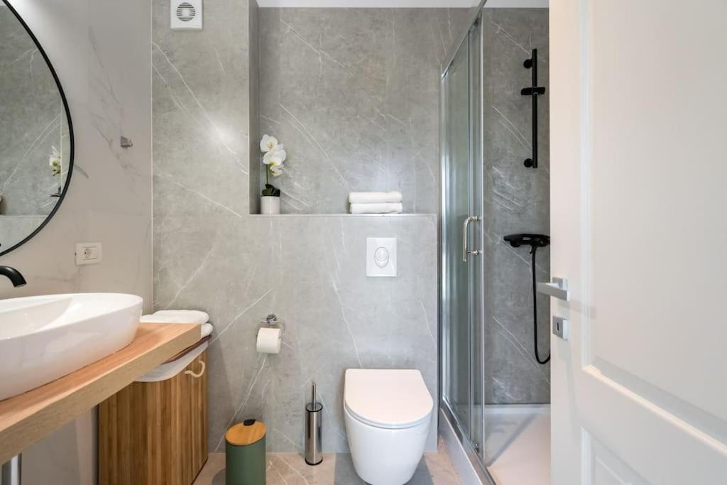 The Pinky Promise Loft Pipera Voluntari