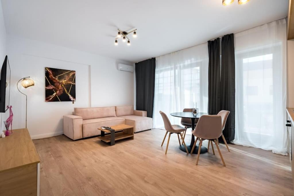 The Pinky Promise Loft Pipera Apartment