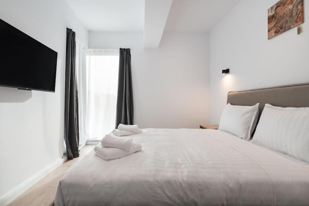 The Pinky Promise Loft Pipera Apartment